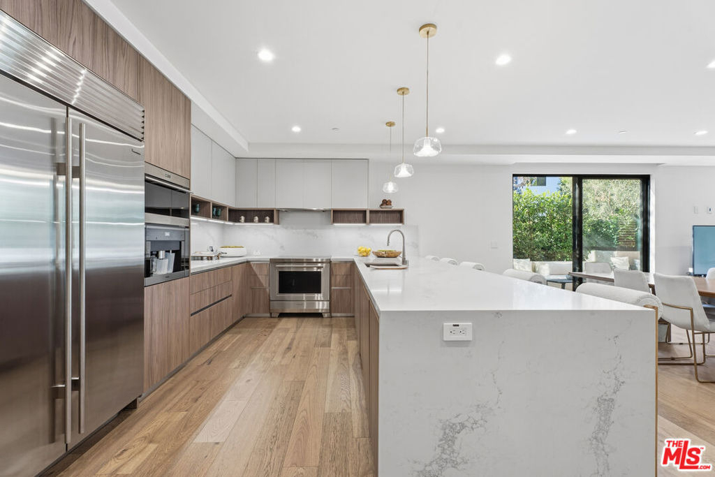 725 N Croft Avenue - Photo 17