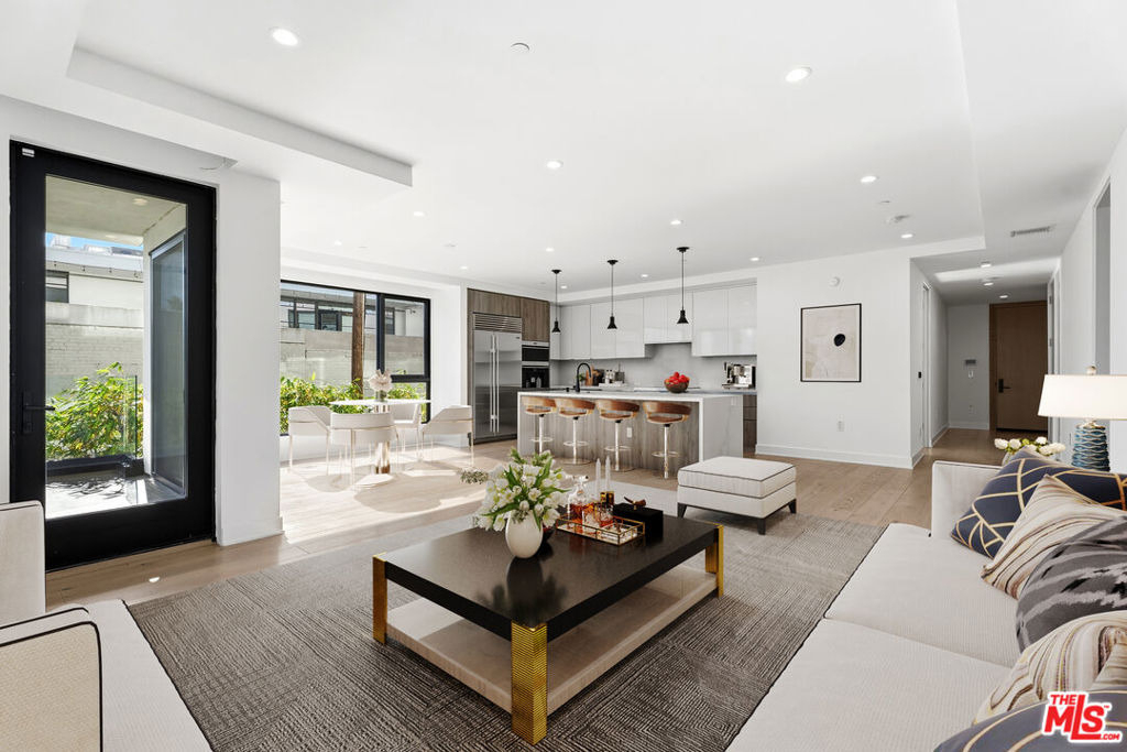 725 N Croft Avenue - Photo 15