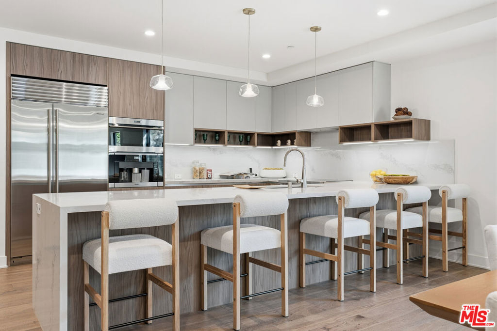 725 N Croft Avenue - Photo 11