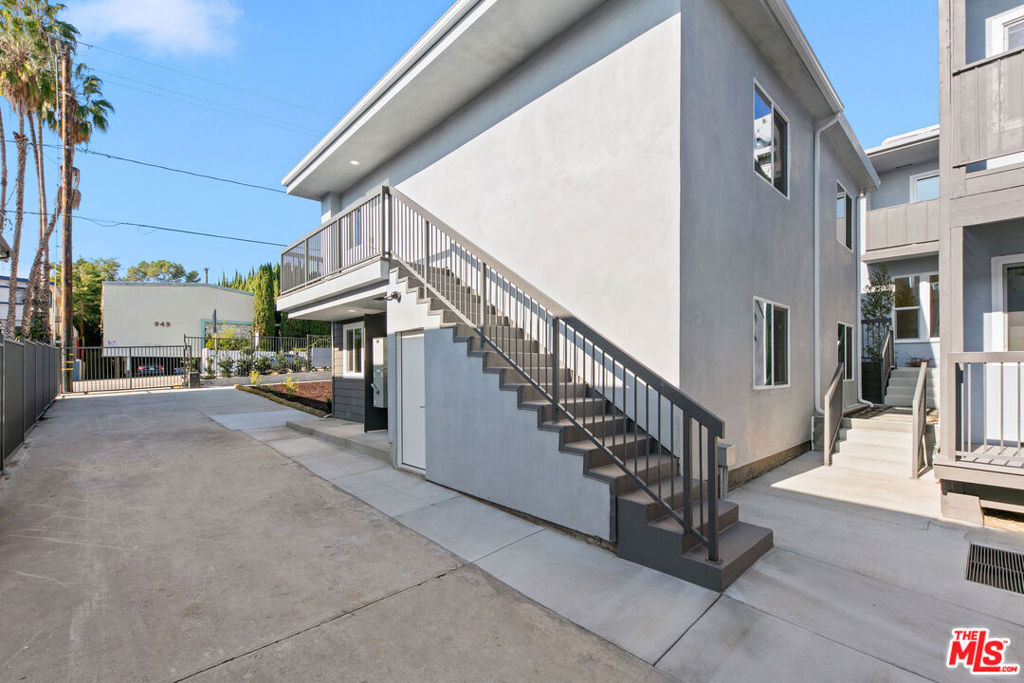 954 N San Vicente Boulevard - Photo 19