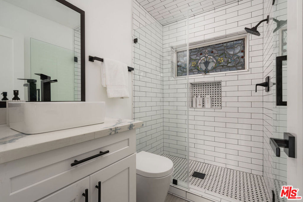1044 Waterbury Lane - Photo 32