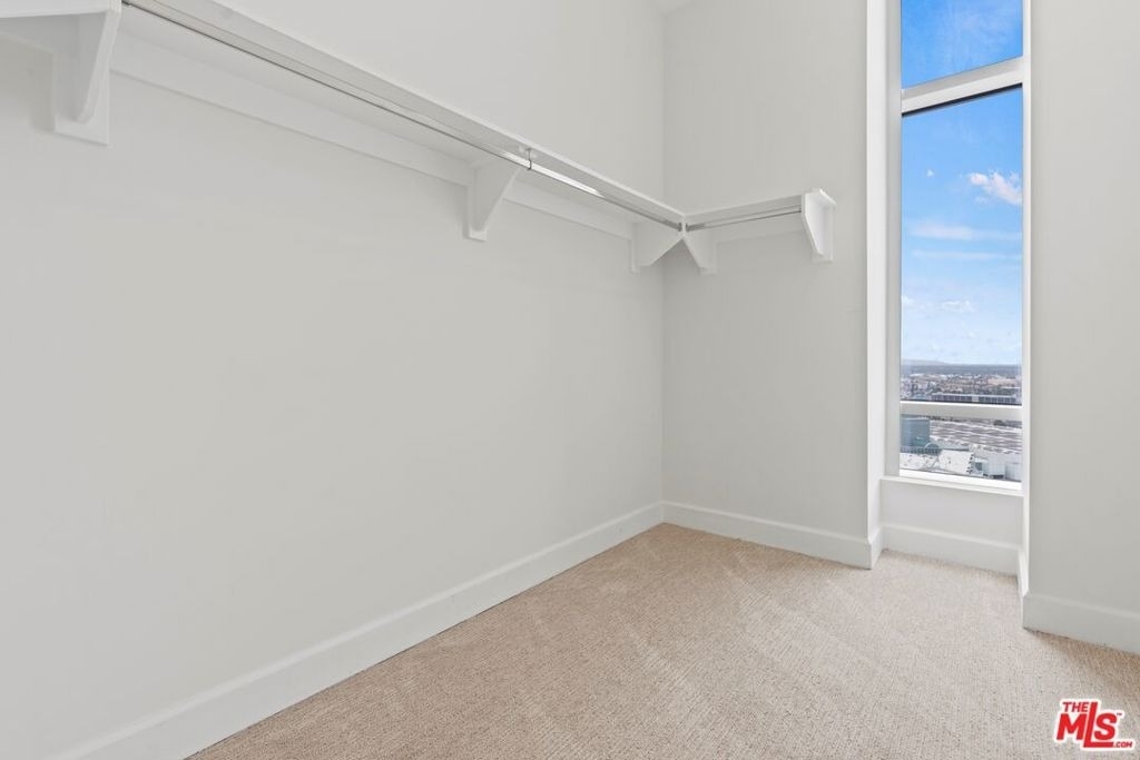 900 W Olympic Boulevard - Photo 25