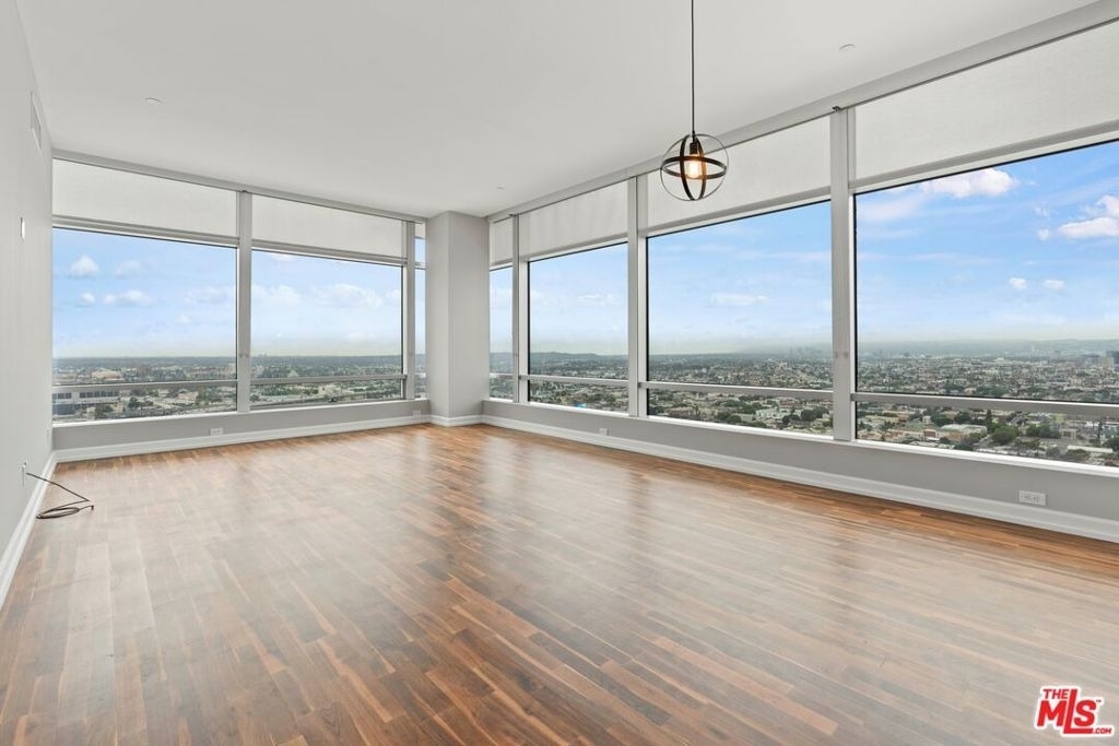 900 W Olympic Boulevard - Photo 4