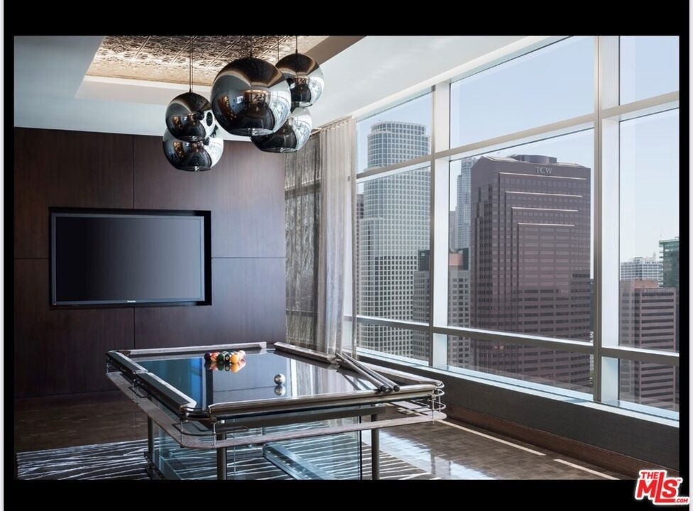 900 W Olympic Boulevard - Photo 31