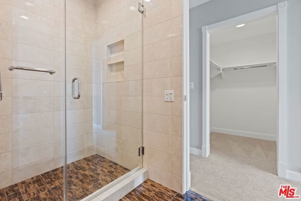900 W Olympic Boulevard - Photo 18