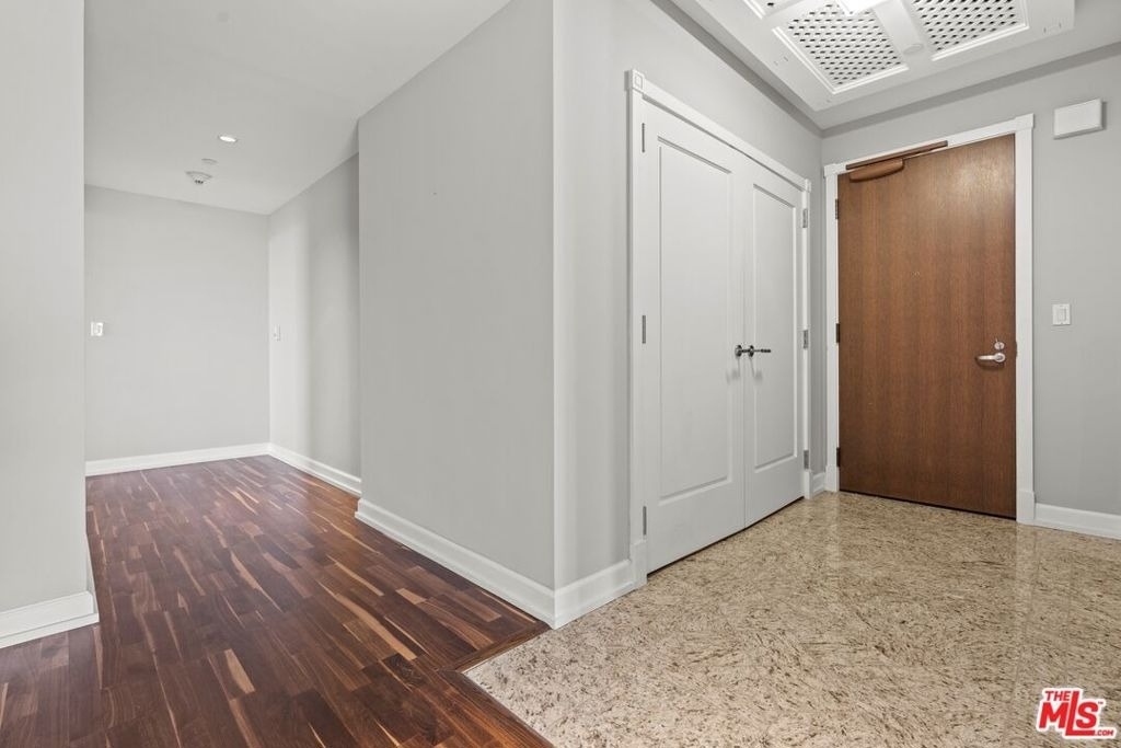 900 W Olympic Boulevard - Photo 3