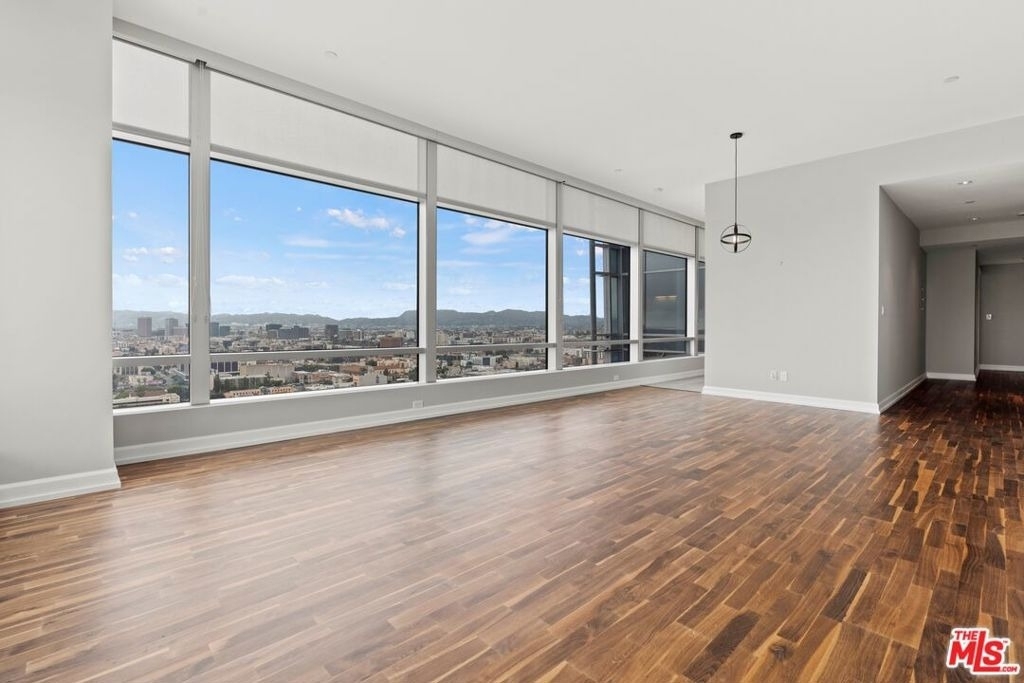 900 W Olympic Boulevard - Photo 7