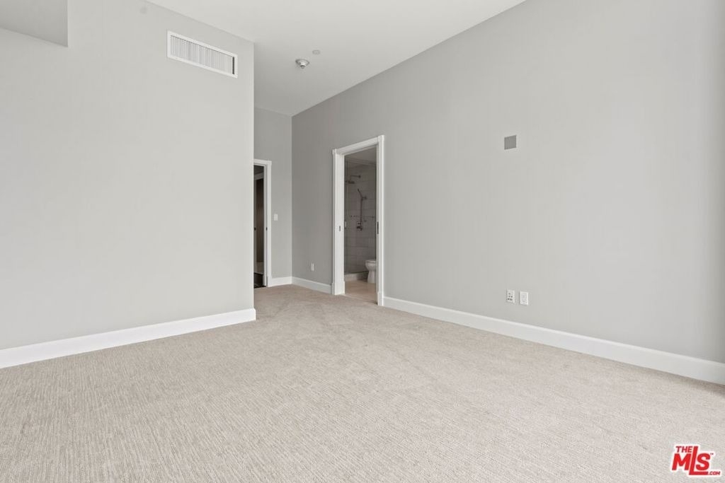900 W Olympic Boulevard - Photo 24