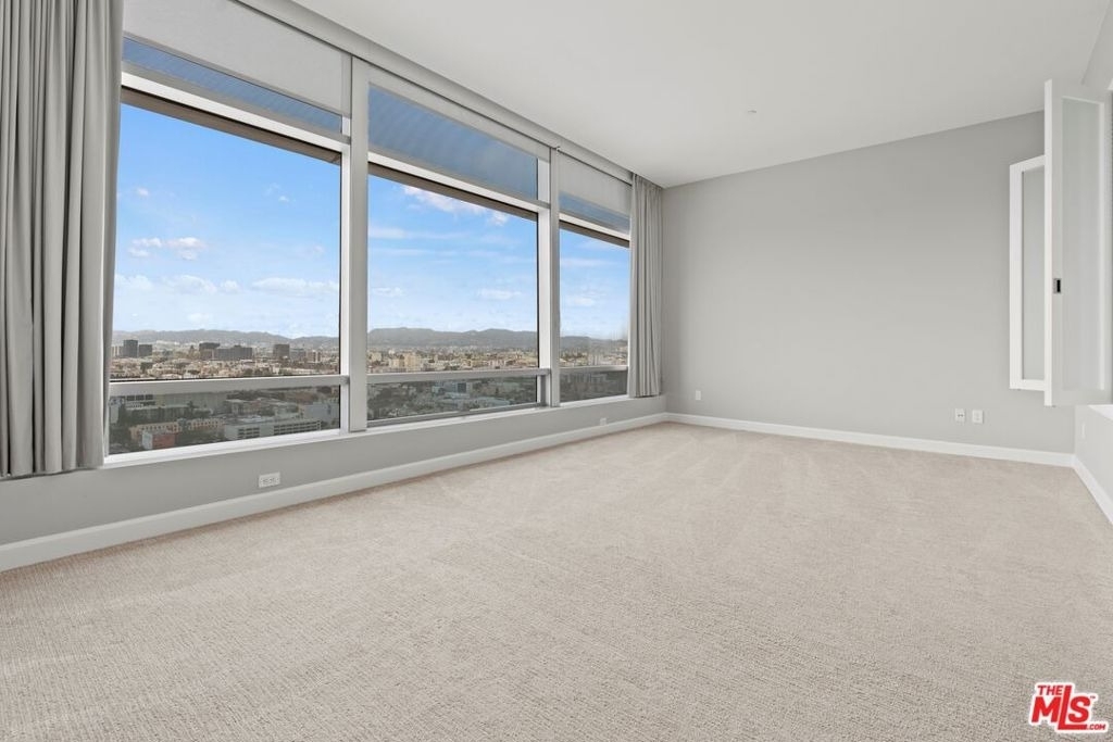 900 W Olympic Boulevard - Photo 13