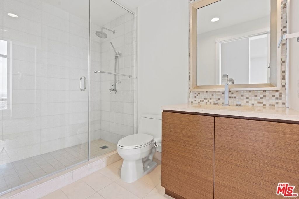 900 W Olympic Boulevard - Photo 21