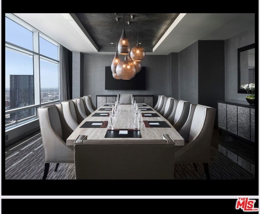 900 W Olympic Boulevard - Photo 30