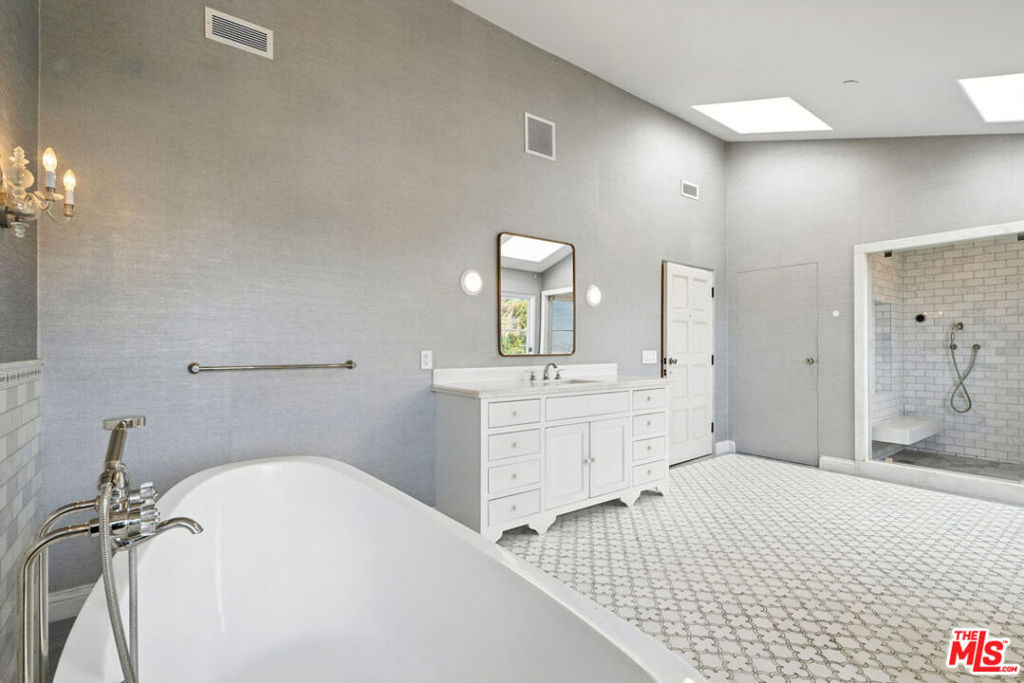 1675 Woods Drive - Photo 12