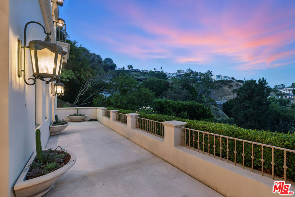 1675 Woods Drive - Photo 47