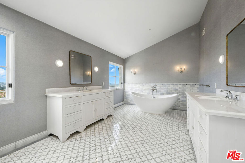 1675 Woods Drive - Photo 34