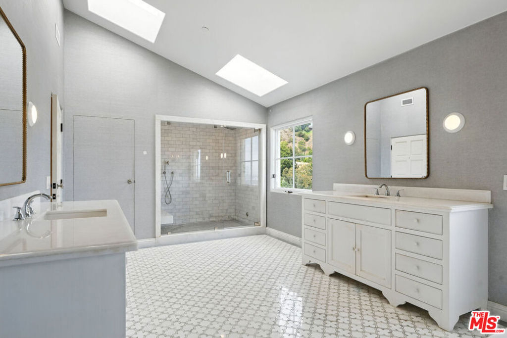 1675 Woods Drive - Photo 35