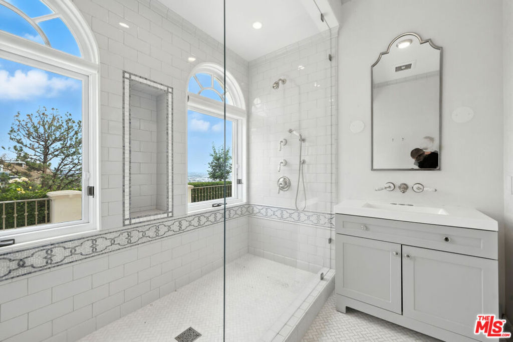 1675 Woods Drive - Photo 41