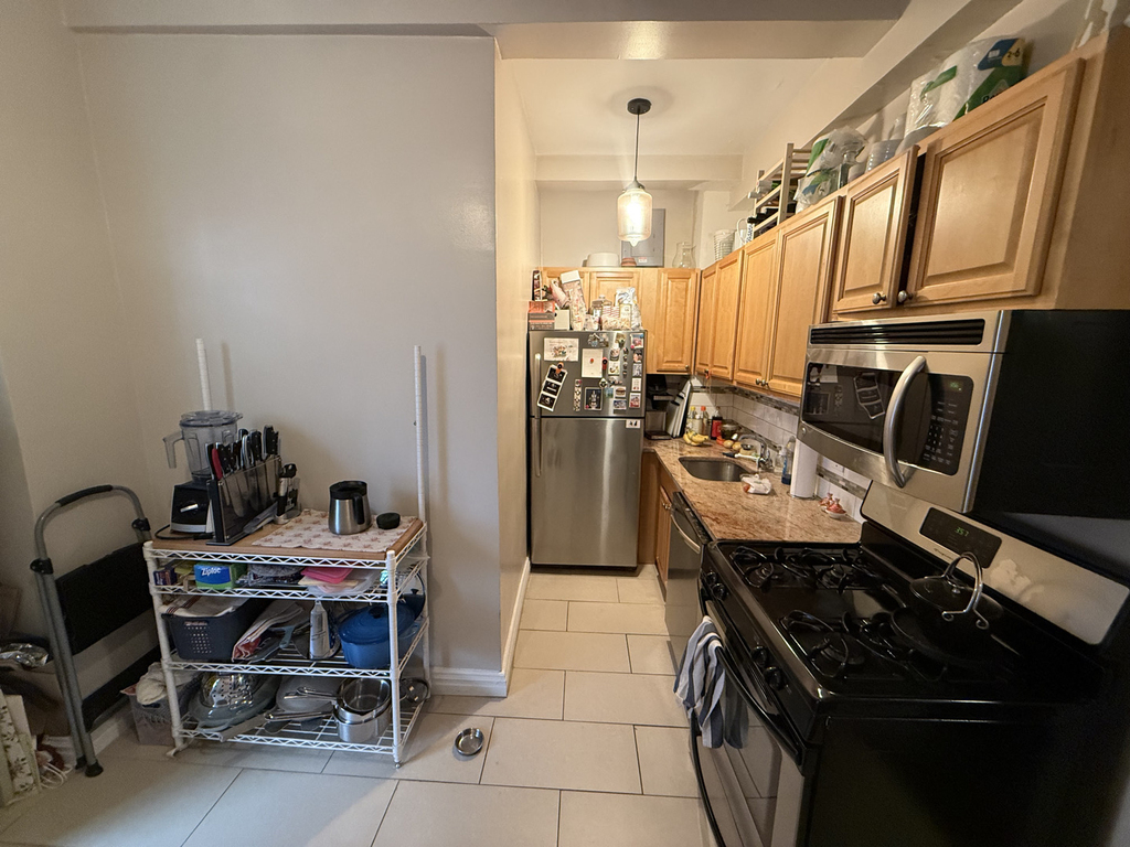East 11th st - Photo 15