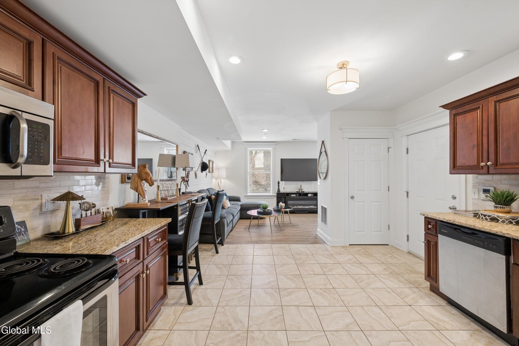 425 Broadway - Photo 5