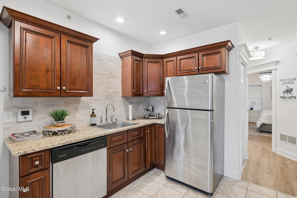425 Broadway - Photo 4