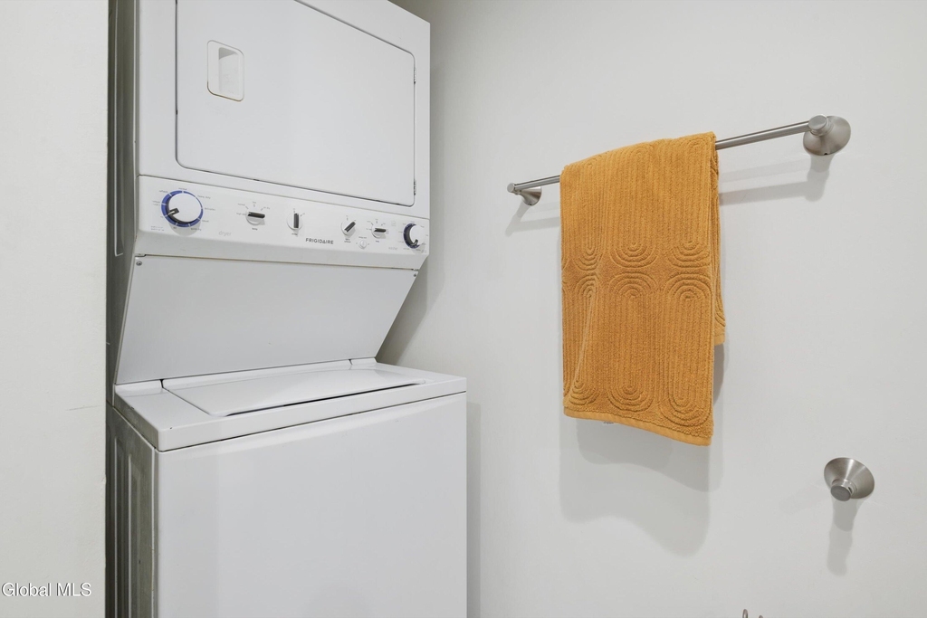 425 Broadway - Photo 15
