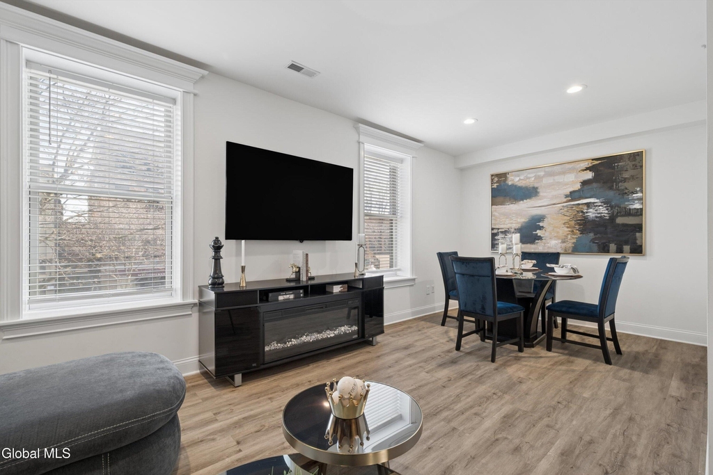 425 Broadway - Photo 8