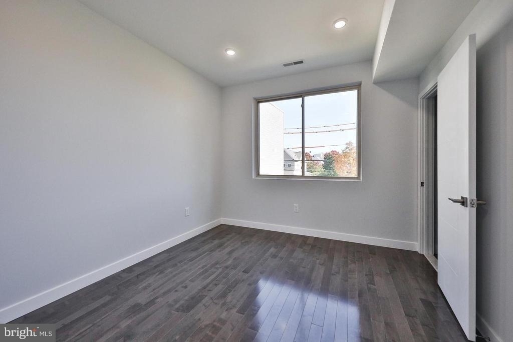 1939 N Darien Street - Photo 11