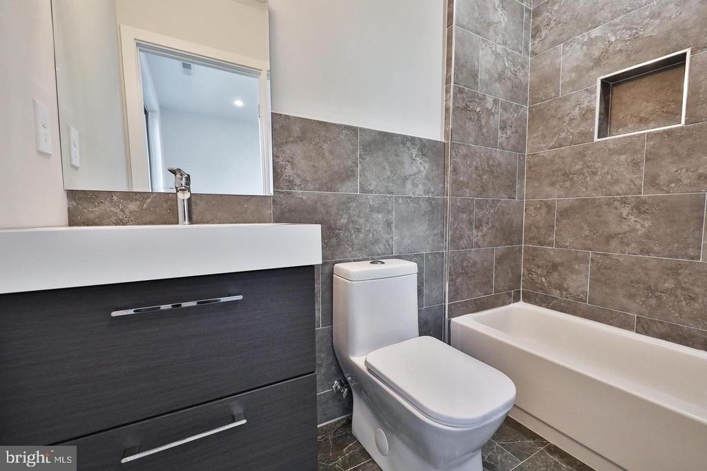 1939 N Darien Street - Photo 9