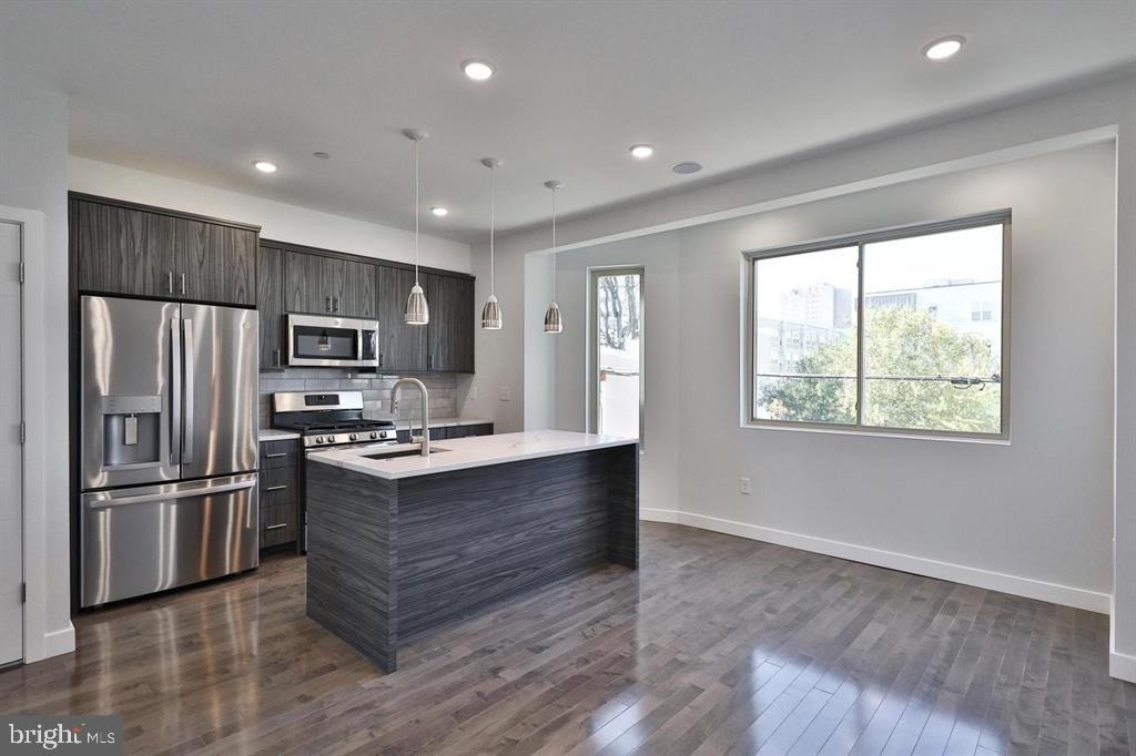 1939 N Darien Street - Photo 2