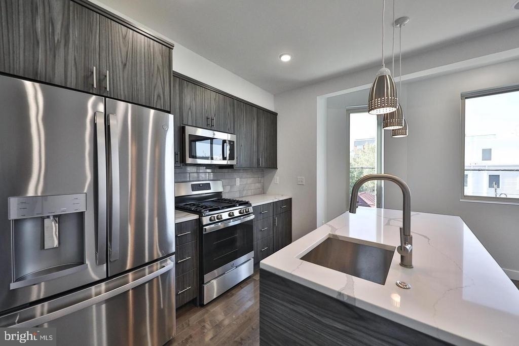 1939 N Darien Street - Photo 1