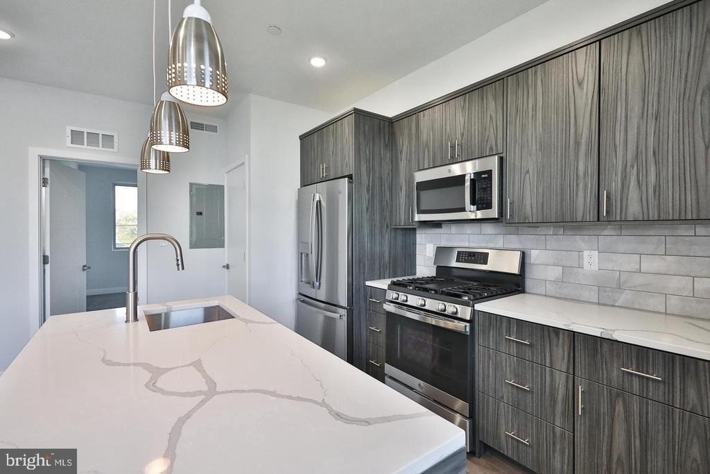 1939 N Darien Street - Photo 3