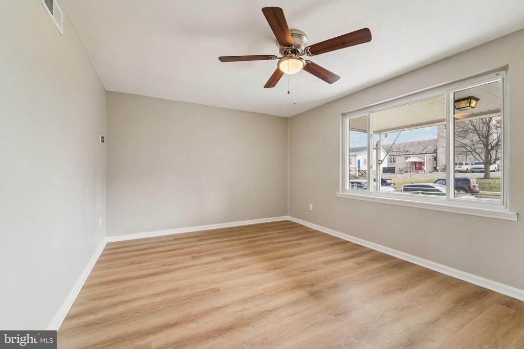 7926 Bank Street - Photo 5