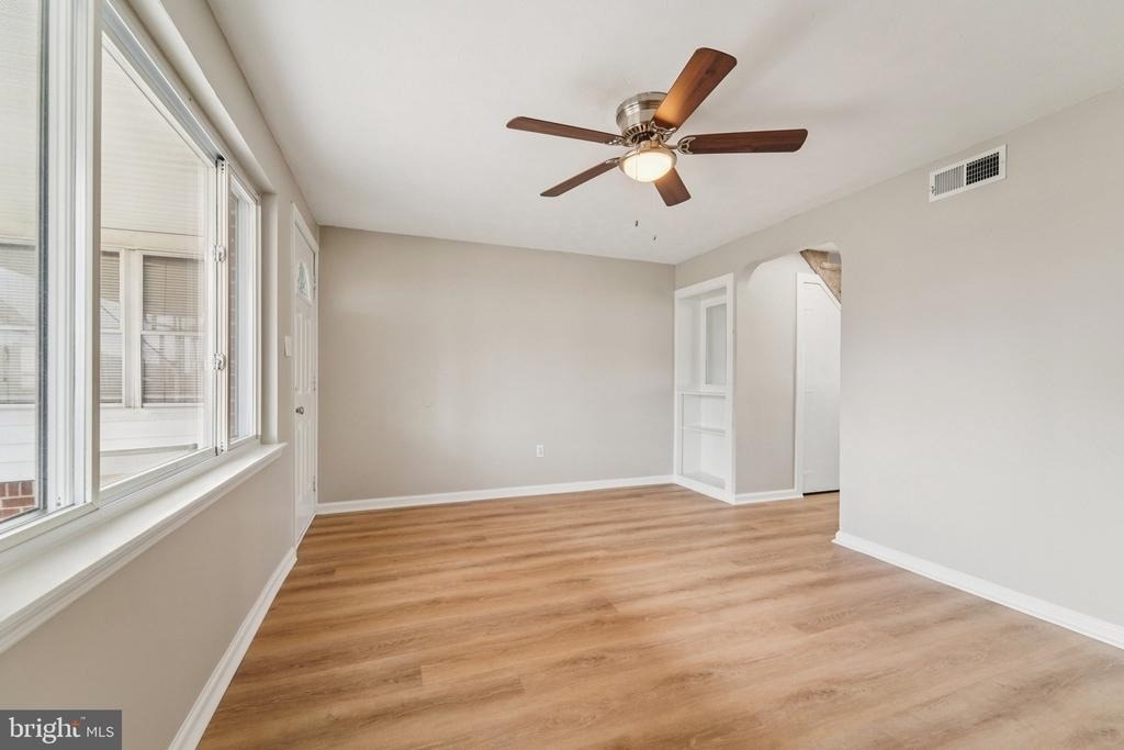 7926 Bank Street - Photo 6