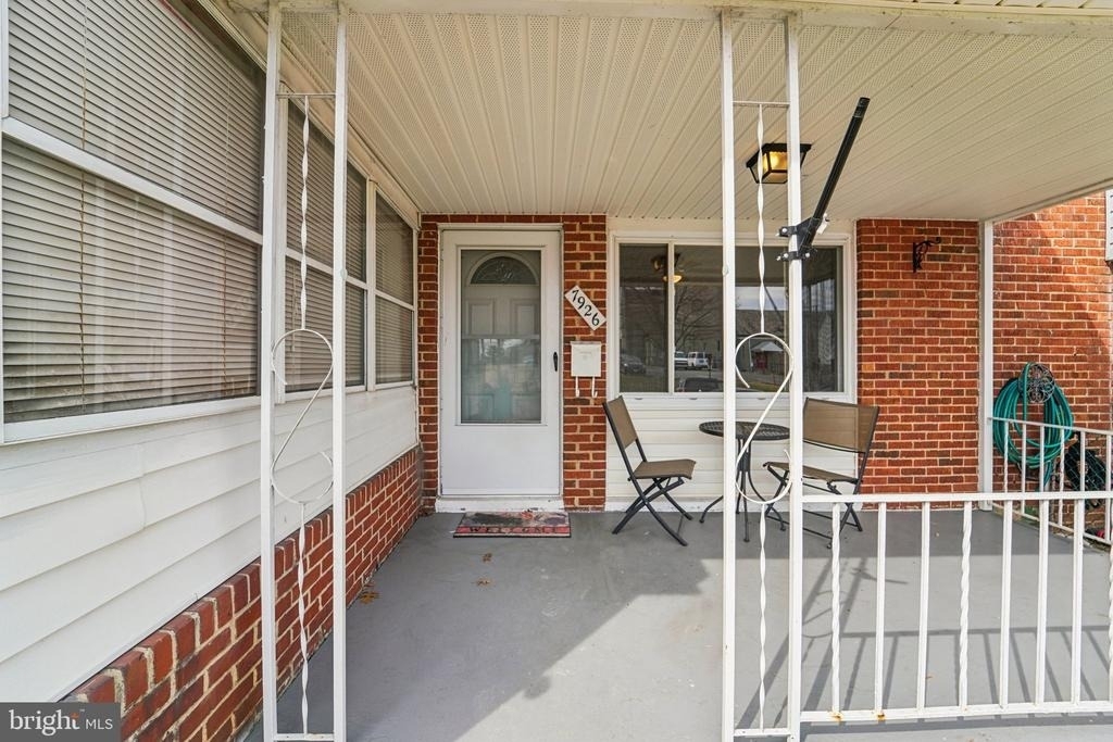 7926 Bank Street - Photo 2