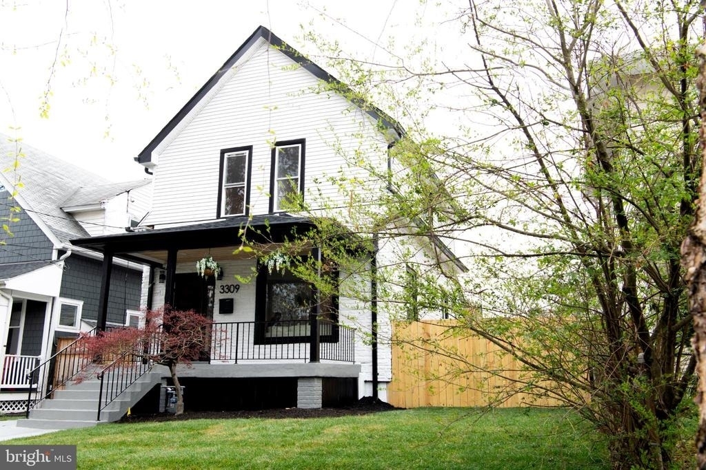 3309 22nd Street Ne - Photo 0