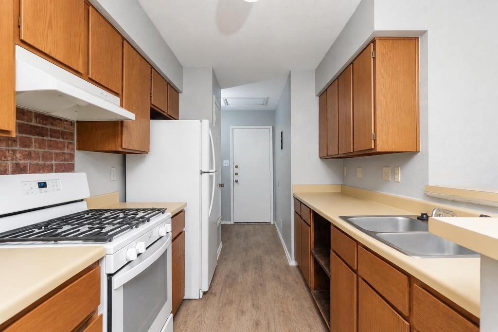 6801 Stonleigh Pl - Photo 6