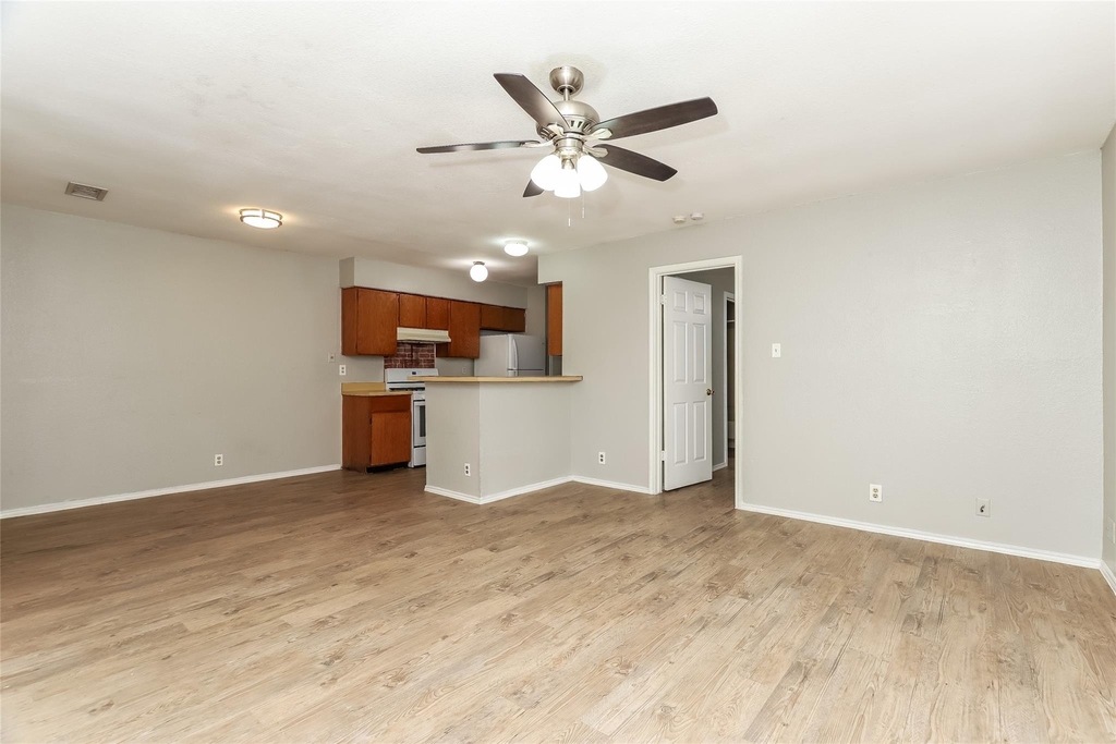 6801 Stonleigh Pl - Photo 2