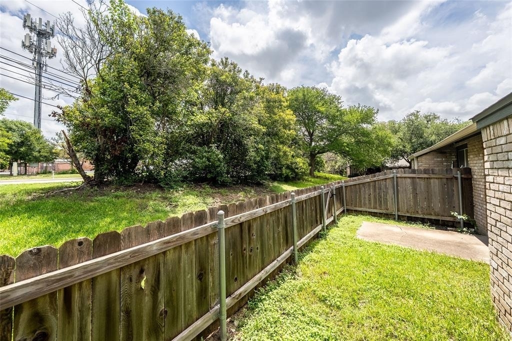 1015 E Yager Ln - Photo 14