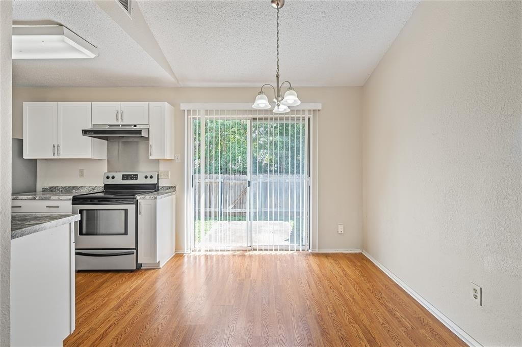 1015 E Yager Ln - Photo 2