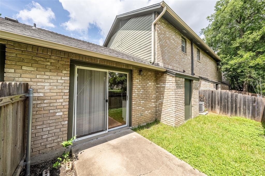 1015 E Yager Ln - Photo 13