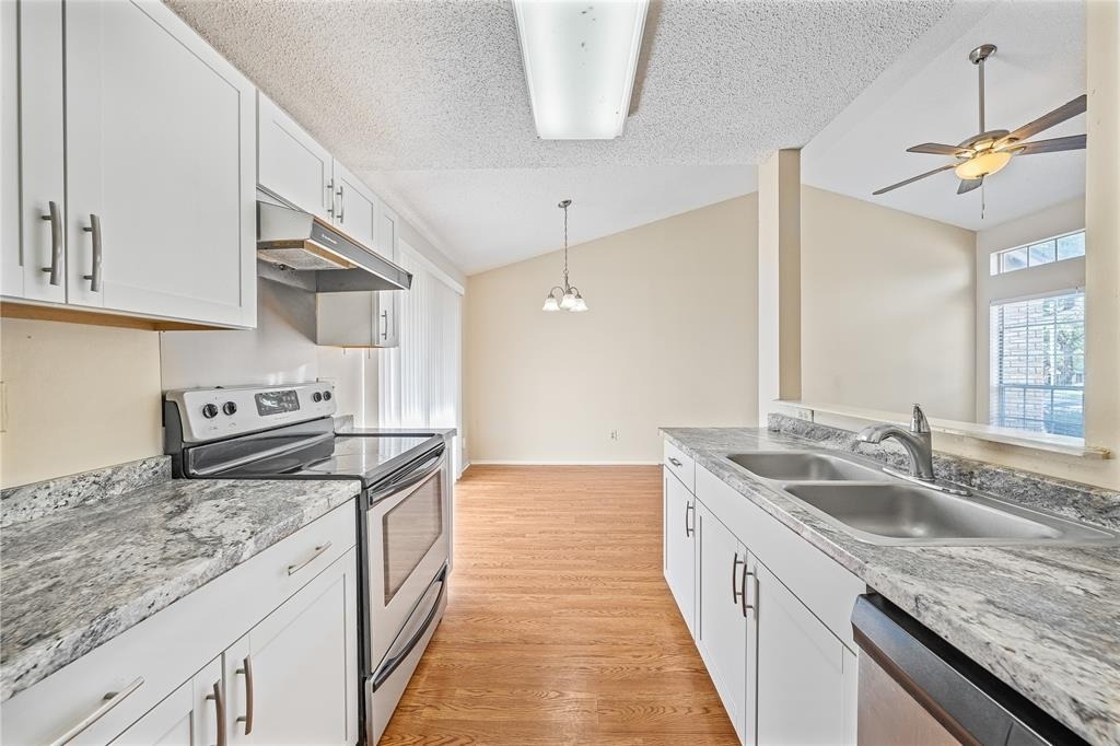 1015 E Yager Ln - Photo 3