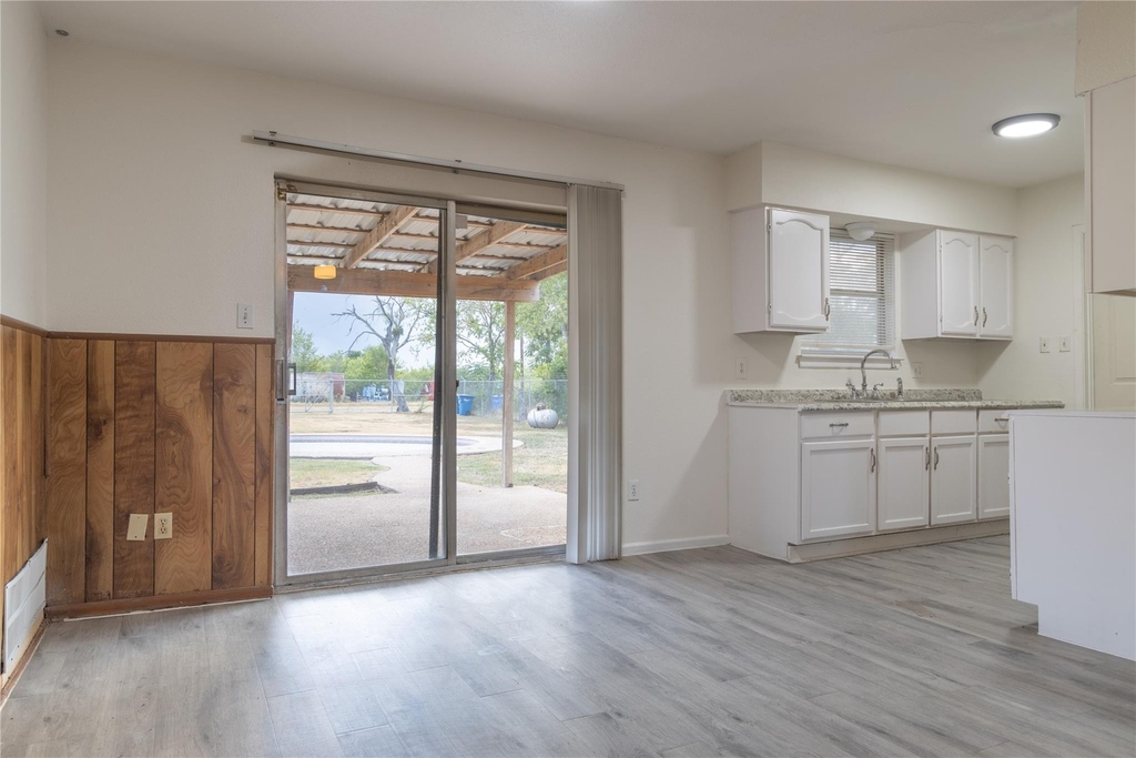 1430 State Highway 46 S - Photo 3