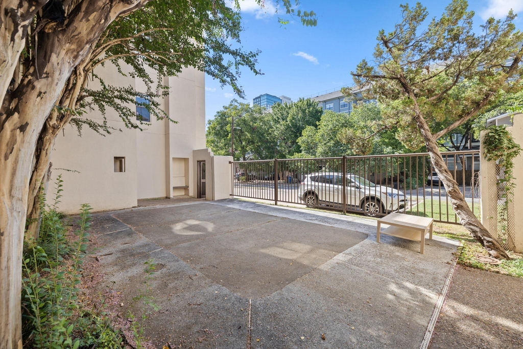 712 Graham Pl - Photo 2