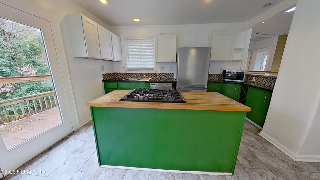 2210 Myra Street - Photo 8