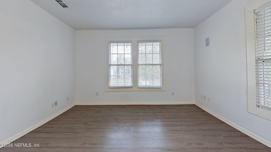 2210 Myra Street - Photo 5