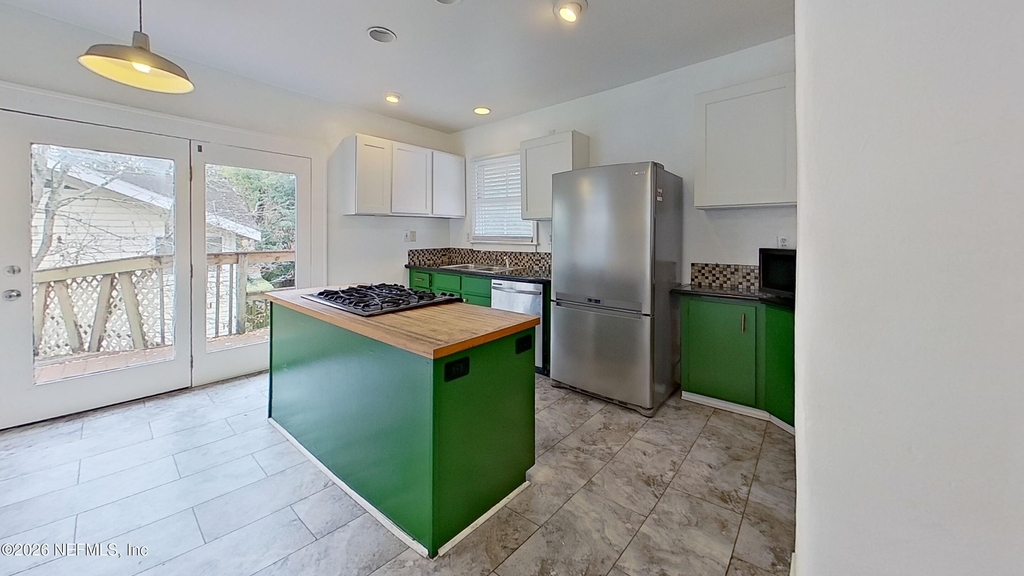 2210 Myra Street - Photo 7