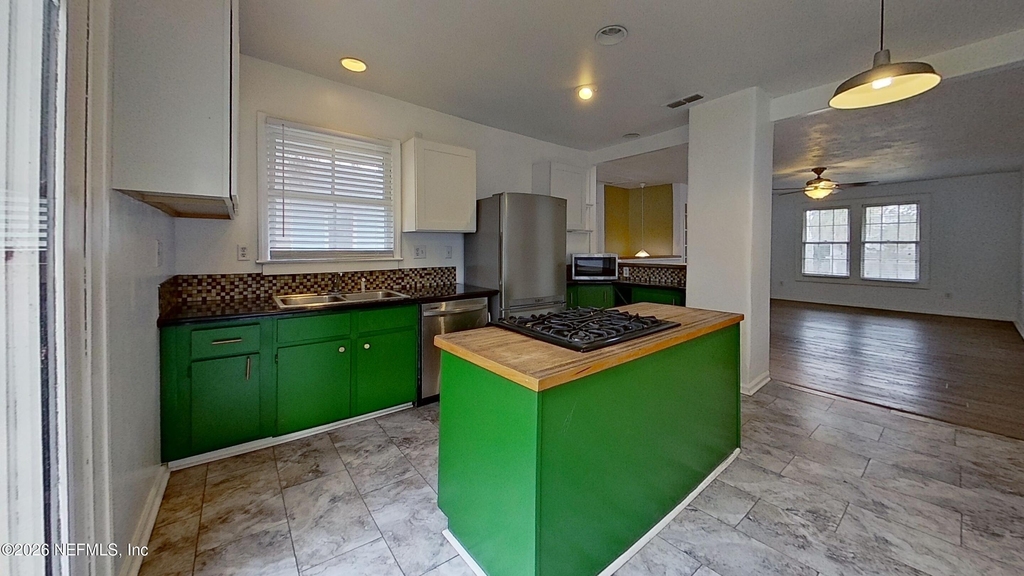 2210 Myra Street - Photo 6