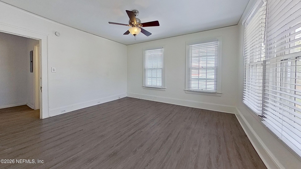 2210 Myra Street - Photo 9
