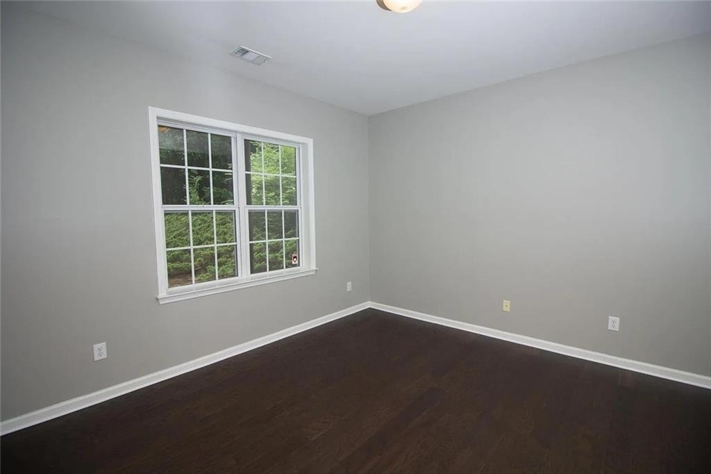 5142 Manerdale Drive Se - Photo 2