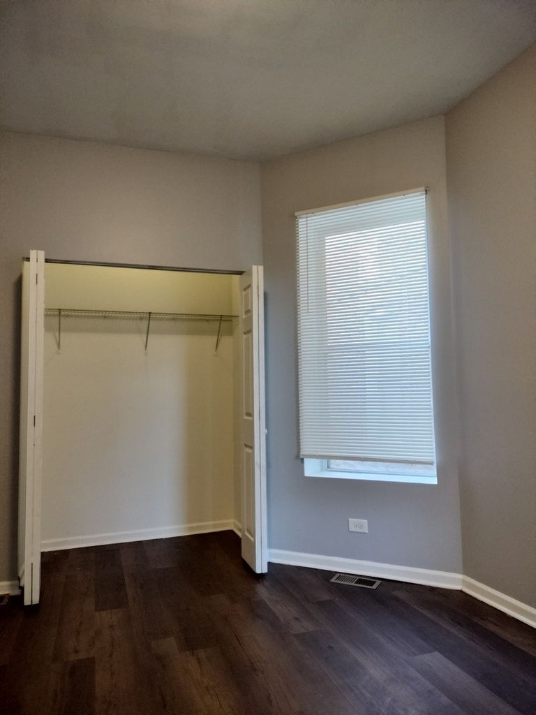5725 S Green Street - Photo 7