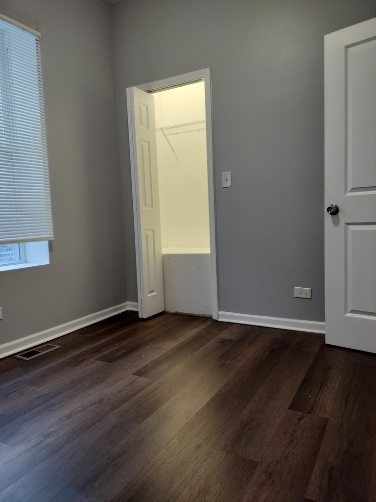 5725 S Green Street - Photo 11